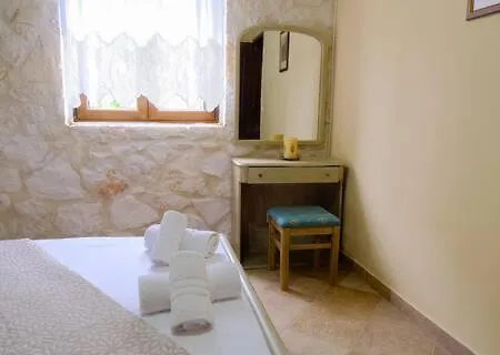 Fterini Sterna & Alletri Apartment *