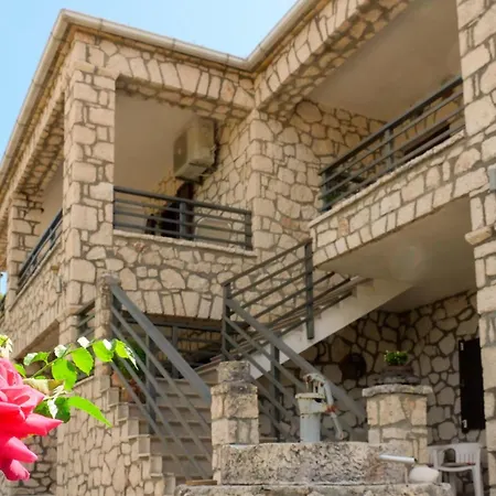 Apartment Fterini Sterna & Alletri Agios Leon