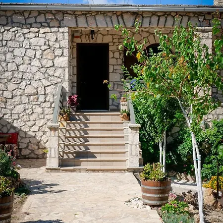 Apartment Fterini Sterna & Alletri Agios Leon
