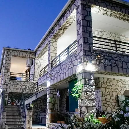 Fterini Sterna & Alletri Apartment Agios Leon
